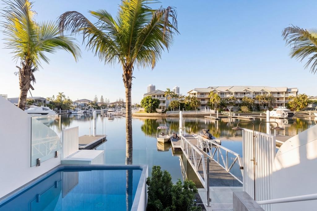 4/10-12 Jennifer Ave, Runaway Bay, QLD 4216