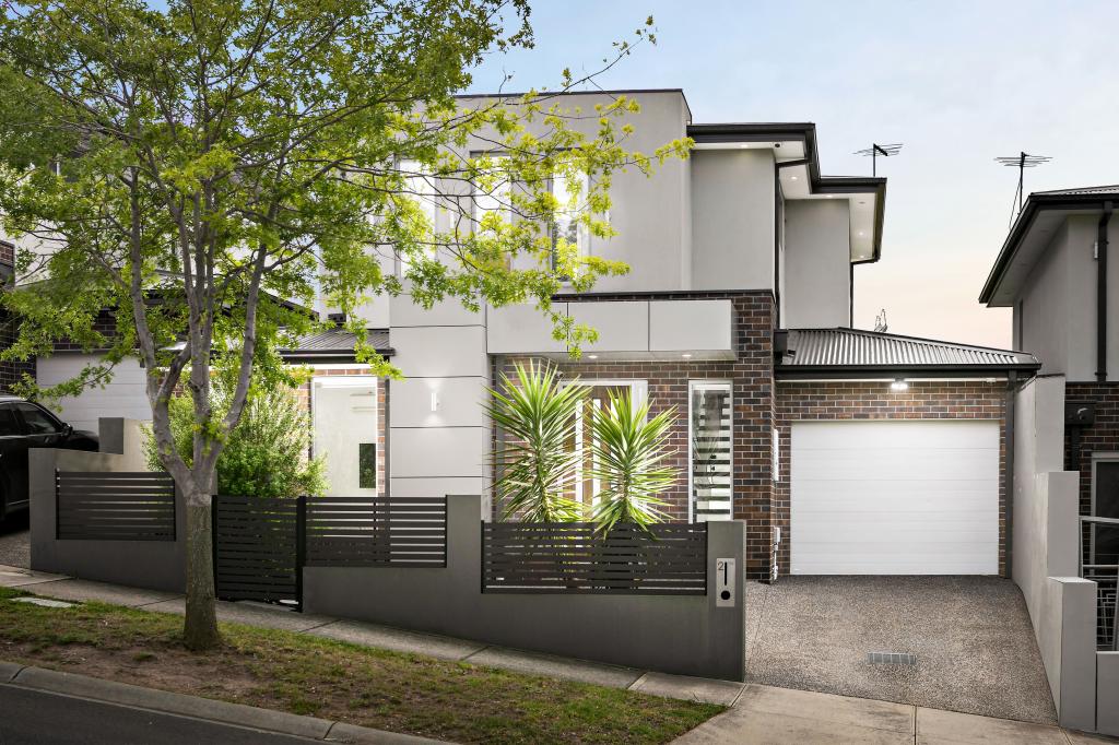 2 Fraserburgh Cres, Greenvale, VIC 3059