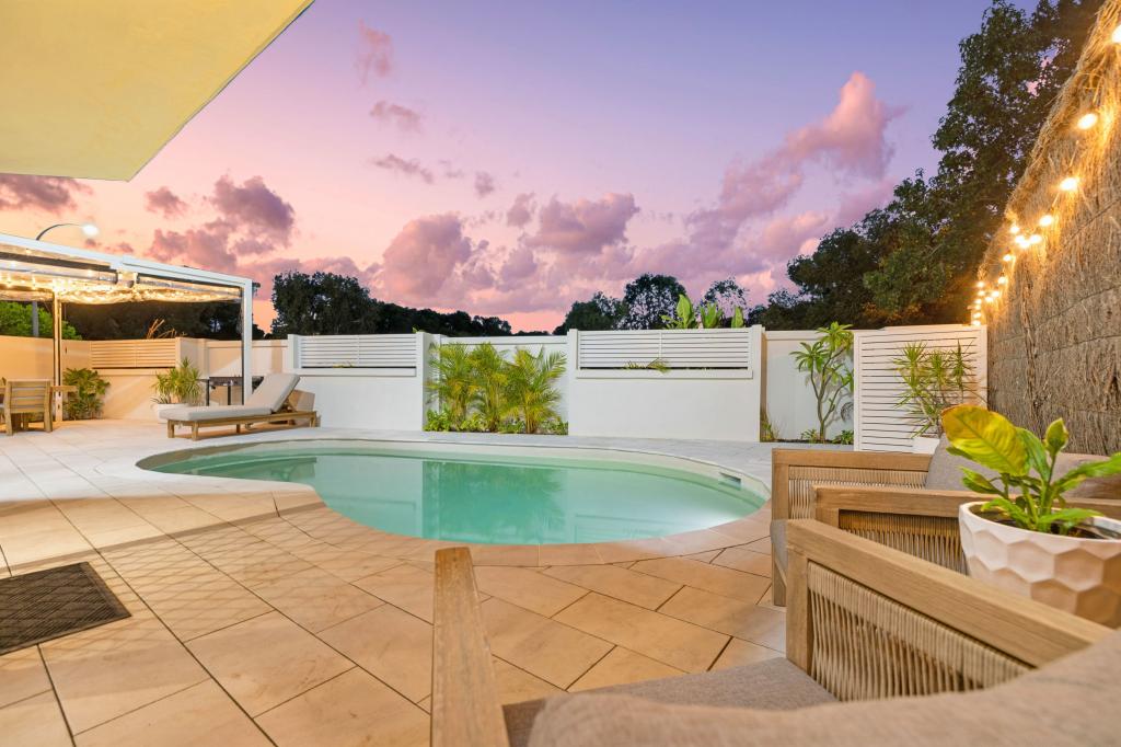 72 Elderfield Rd, Waterford, WA 6152