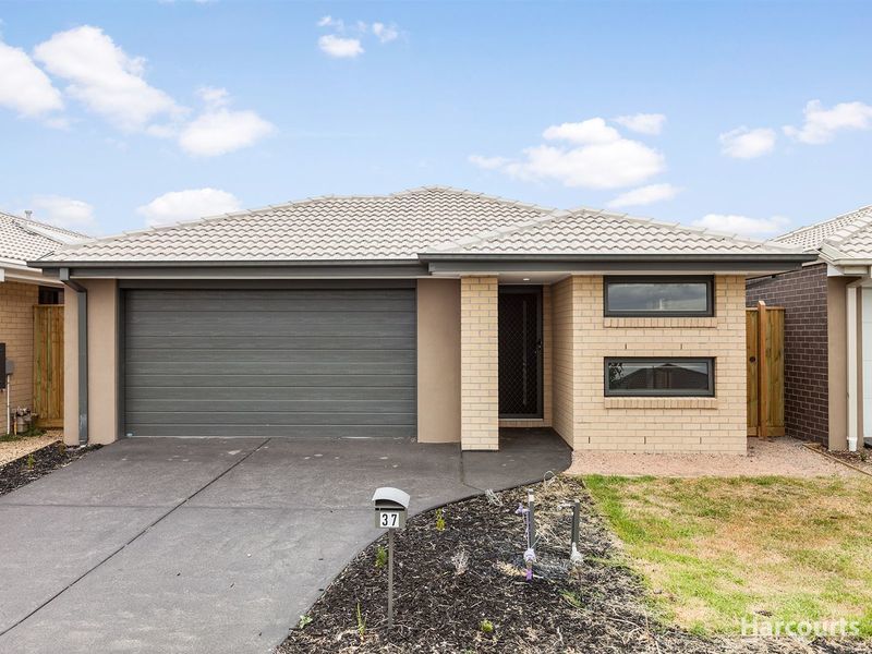 37 Caversham Dr, Pakenham, VIC 3810