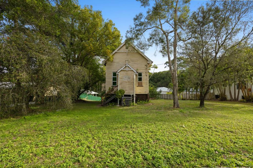 16 MALENY ST, LANDSBOROUGH, QLD 4550