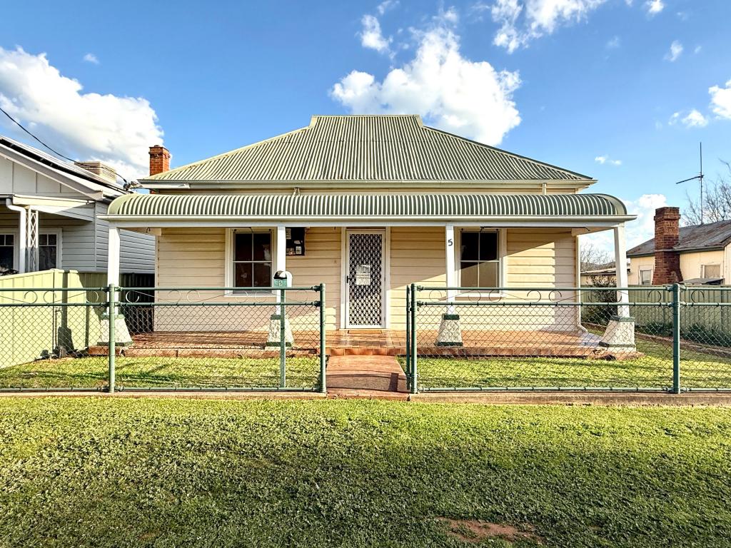 5 Clive St, Wellington, NSW 2820