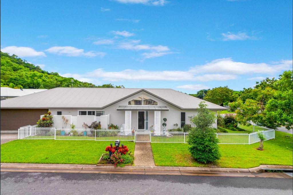 31 HIDEAWAY CL, PALM COVE, QLD 4879