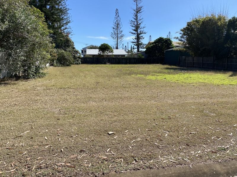 6 Corolla St, Elliott Heads, QLD 4670