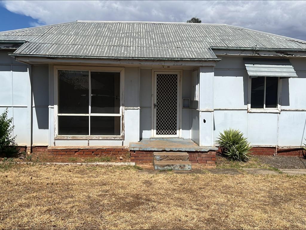 52 HOWARD ST, PEAK HILL, NSW 2869