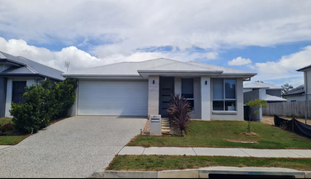 31 VIVIENNE CRES, COOMERA, QLD 4209