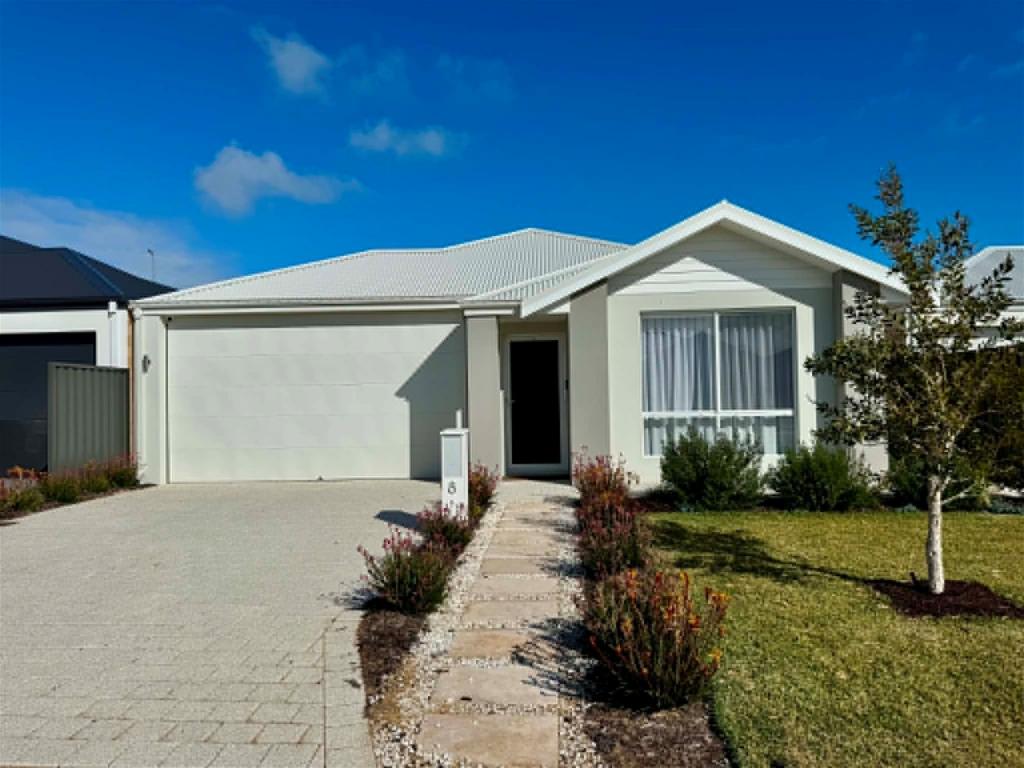 8 GUNWALE AVE, PORT KENNEDY, WA 6172