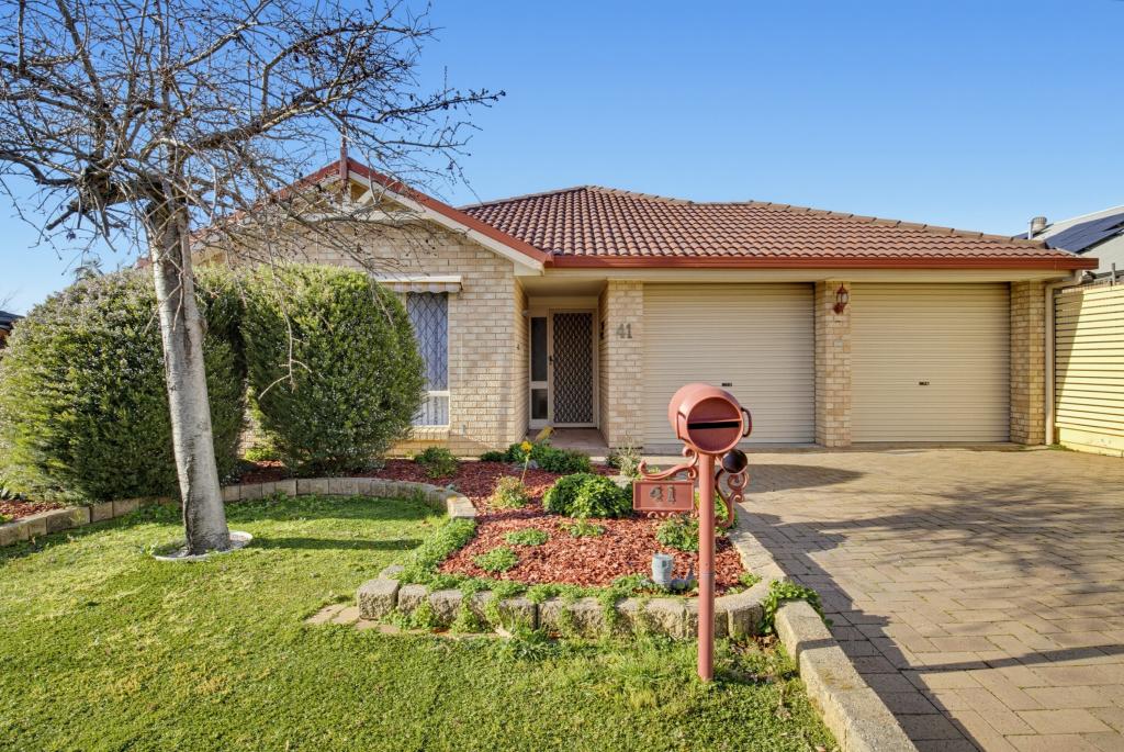 41 Dorrien Ave, Woodcroft, SA 5162