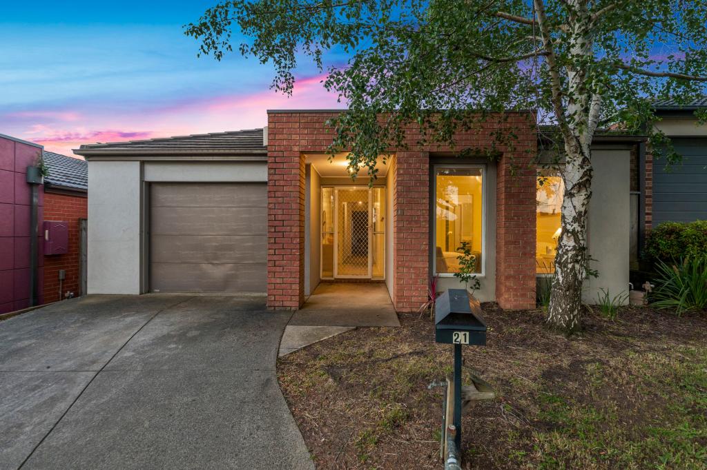 21 KIMBERLEY GR, PAKENHAM, VIC 3810