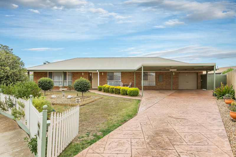 5 Tristron Ct, Melton West, VIC 3337