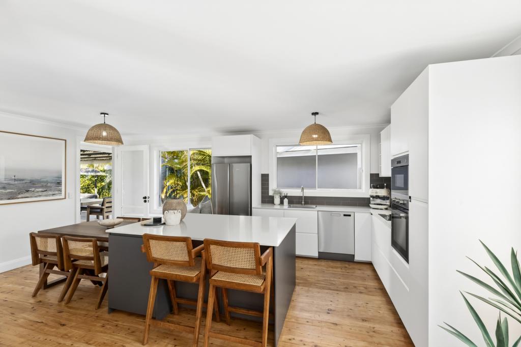 11 Byarong Ave, Point Clare, NSW 2250