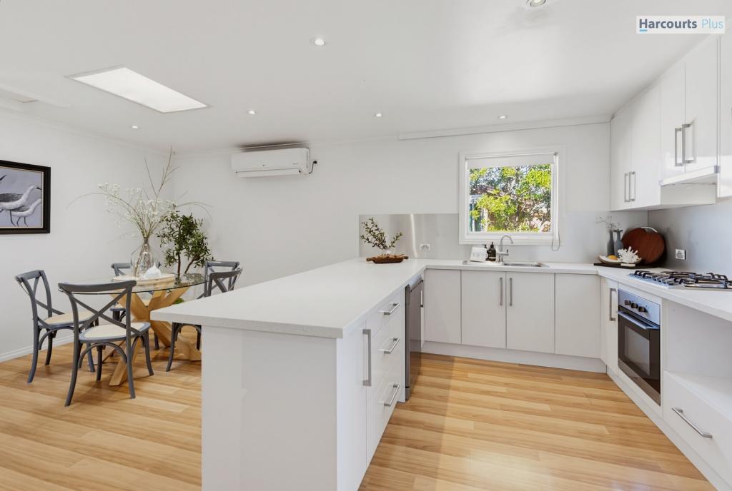 40 Manoora Dr, Hallett Cove, SA 5158