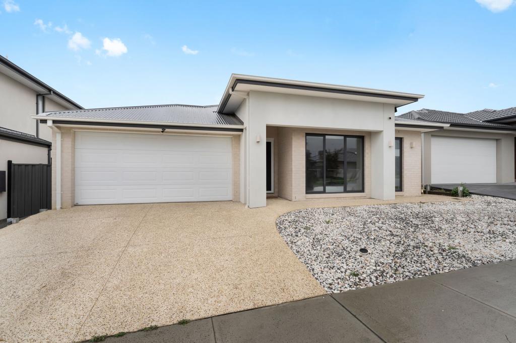40 Rica Rd, Pakenham, VIC 3810