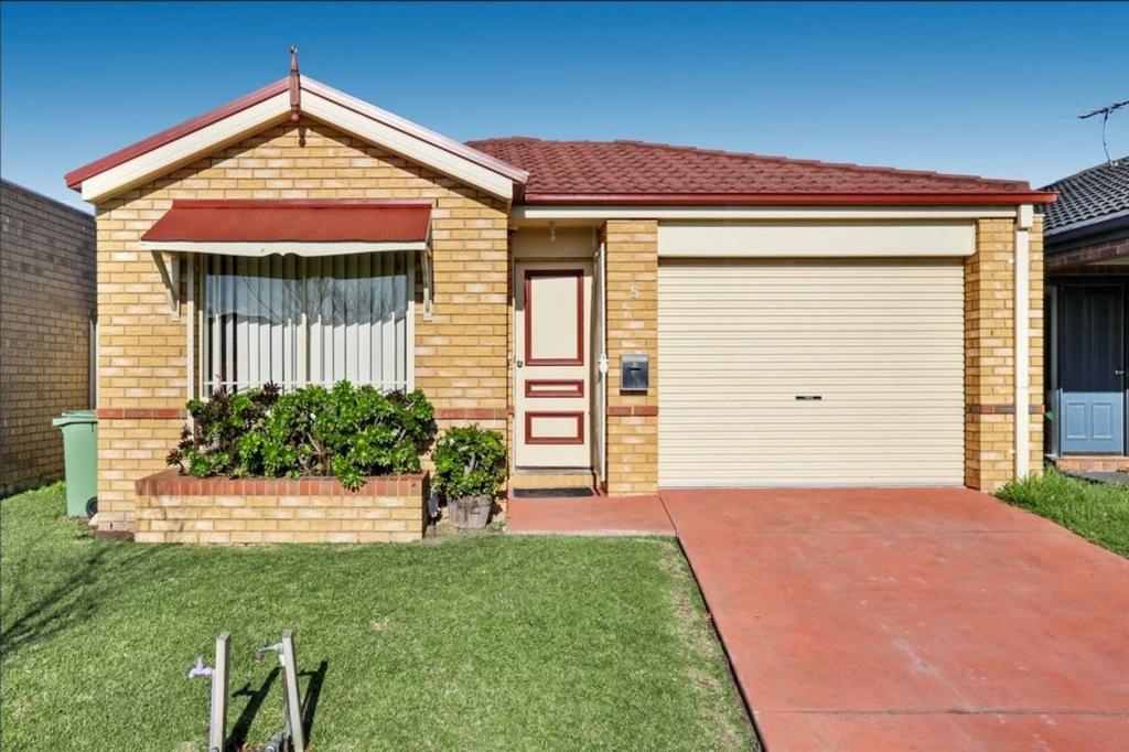 5 TYNDALL ST, CRANBOURNE EAST, VIC 3977