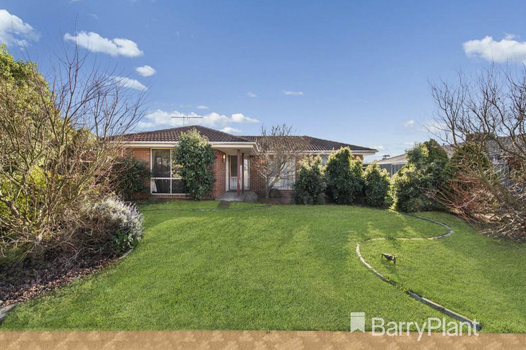 8 Walton St, Melton South, VIC 3338