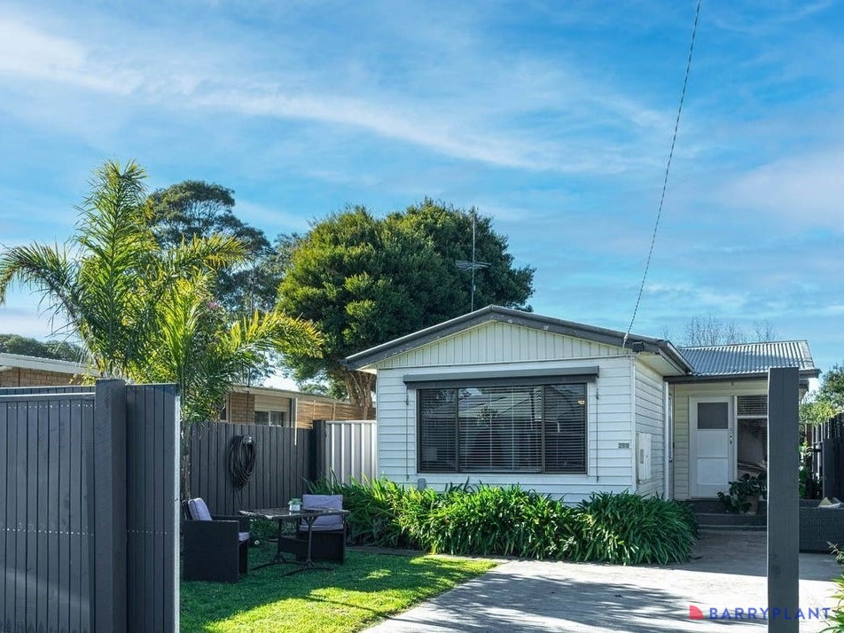 26B SANDY MOUNT AVE, INVERLOCH, VIC 3996