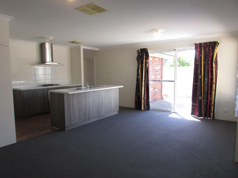 1/4 Tenterden Way, Gosnells, WA 6110