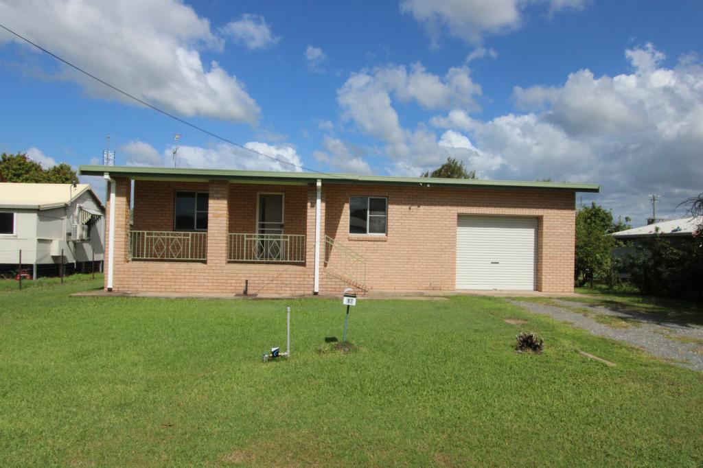 17 Fourth St, Home Hill, QLD 4806