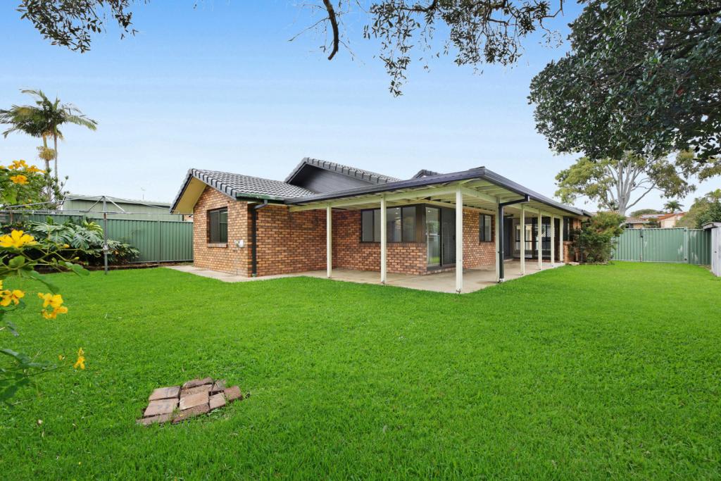 8 Whipbird Ct, Burleigh Waters, QLD 4220