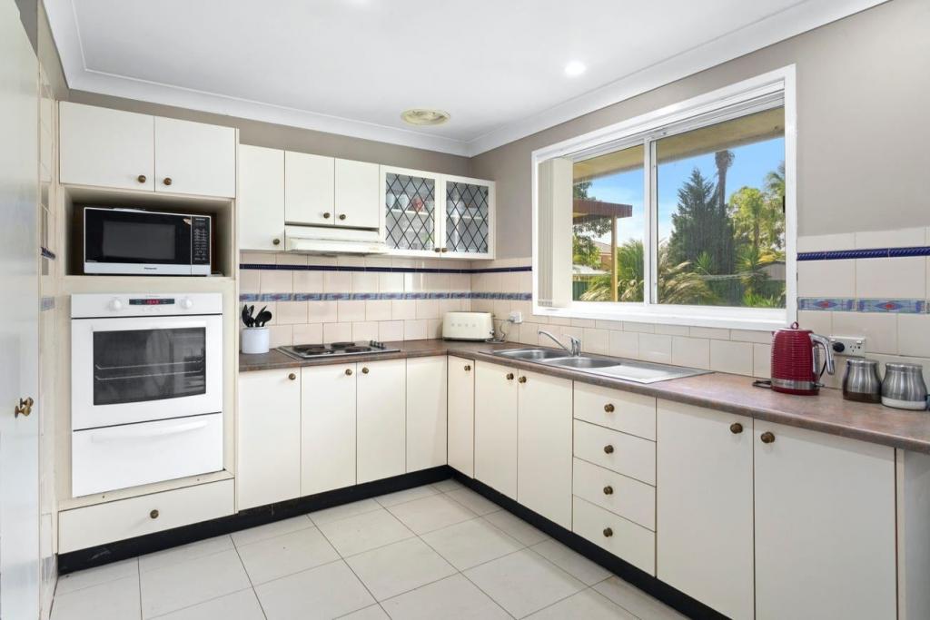 9 Summer Hill Pl, St Clair, NSW 2759