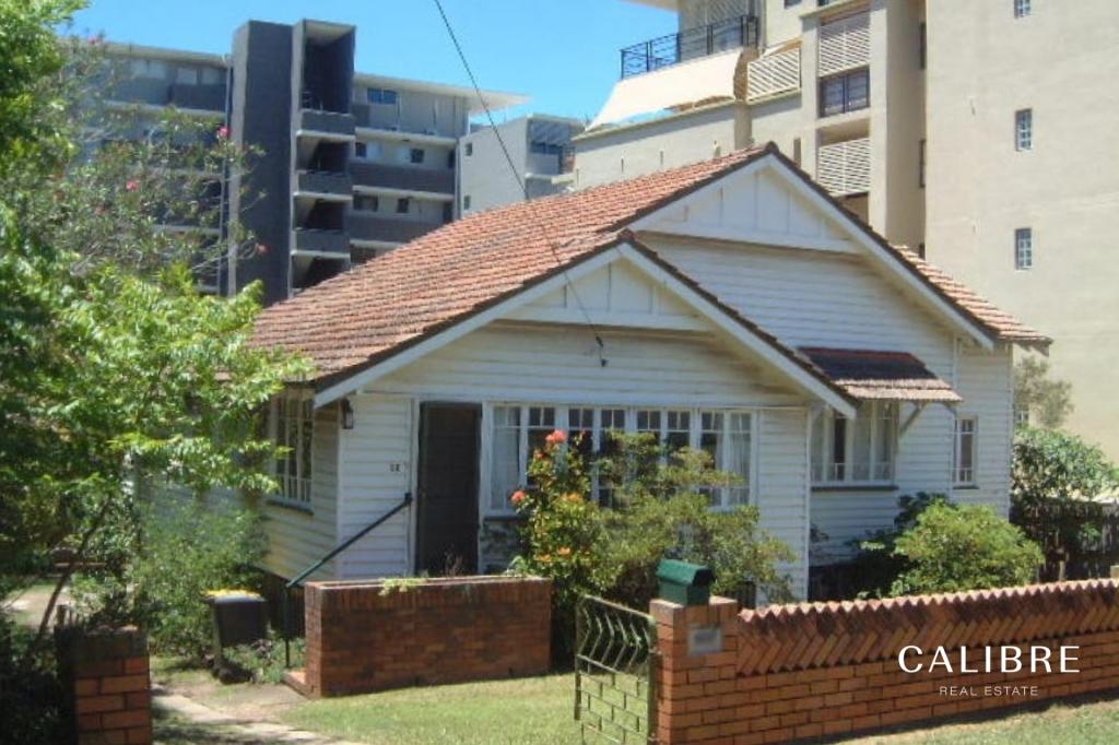 15 Grosvenor Rd, Indooroopilly, QLD 4068