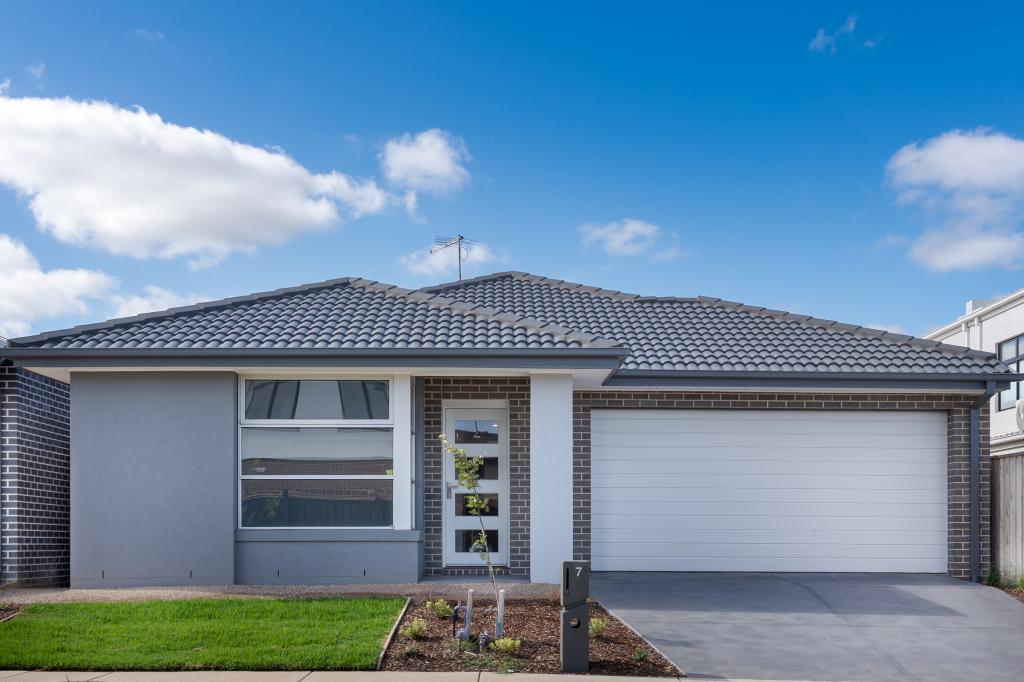 7 Build St, Armstrong Creek, VIC 3217