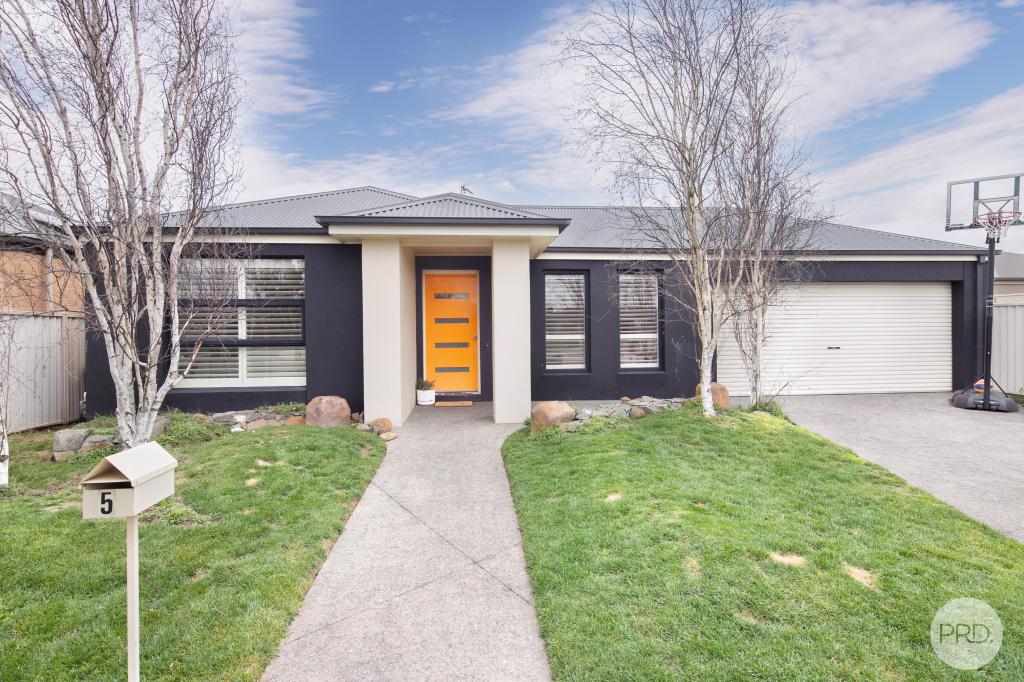 5 Ruby Cl, Delacombe, VIC 3356