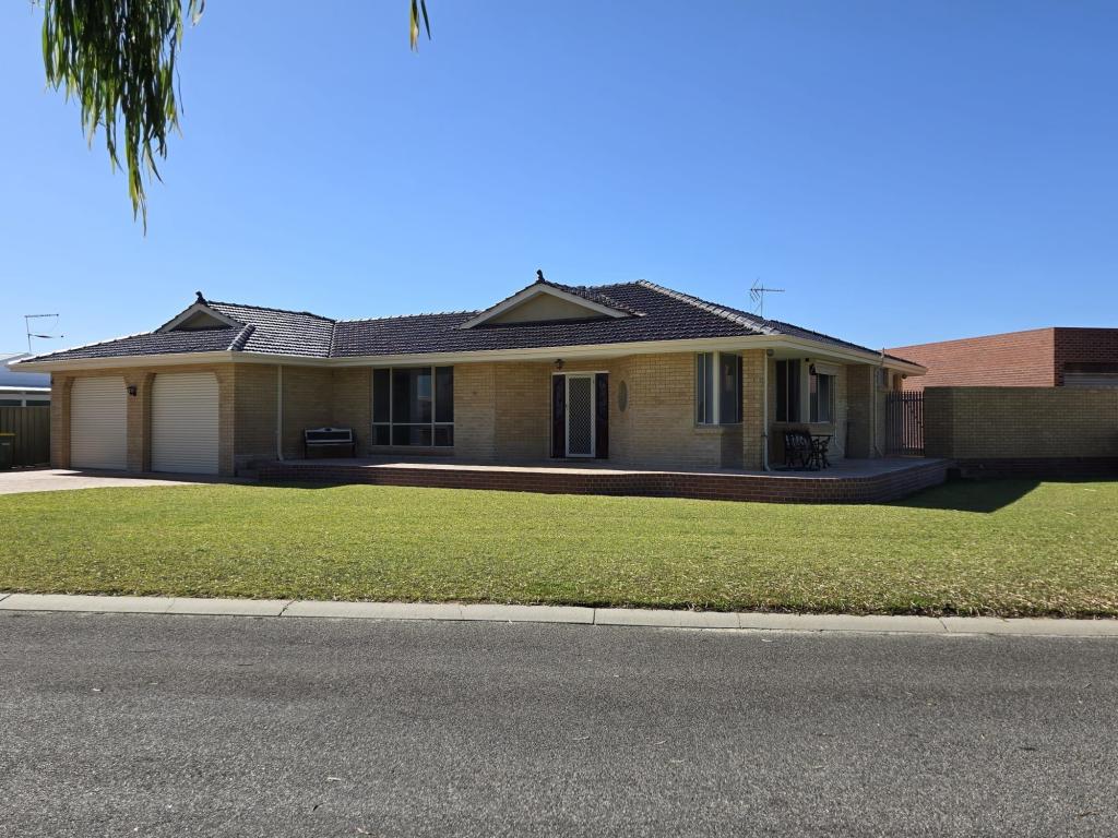 18 Ayres Cres, Lancelin, WA 6044