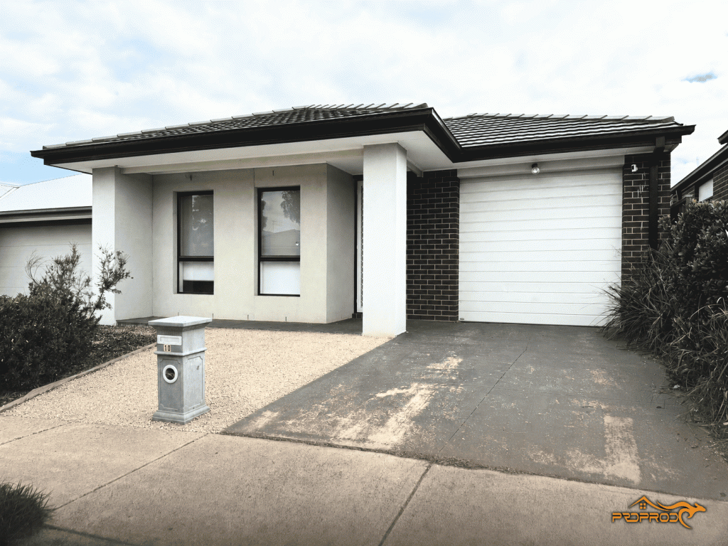 10 PINEBANK ST, WERRIBEE, VIC 3030