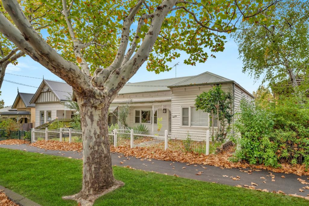 17 Wolseley Pde, Kensington, VIC 3031
