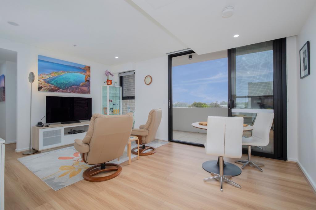 211/136 BRUNKER RD, ADAMSTOWN, NSW 2289