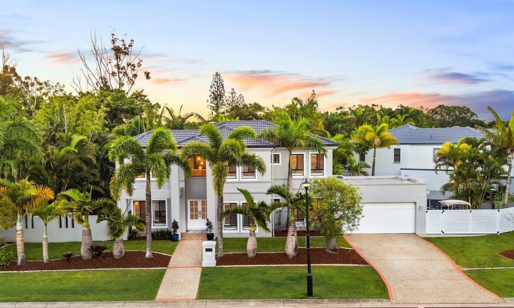 8396 Magnolia Dr E, Hope Island, QLD 4212