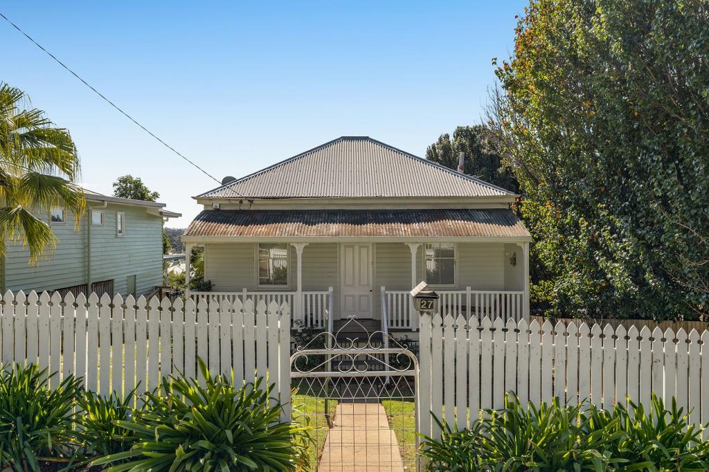 27 Christmas St, North Toowoomba, QLD 4350