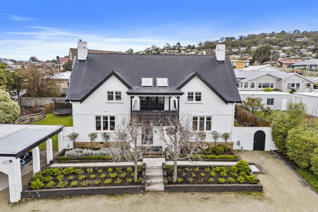 8 ESPLANADE, LINDISFARNE, TAS 7015