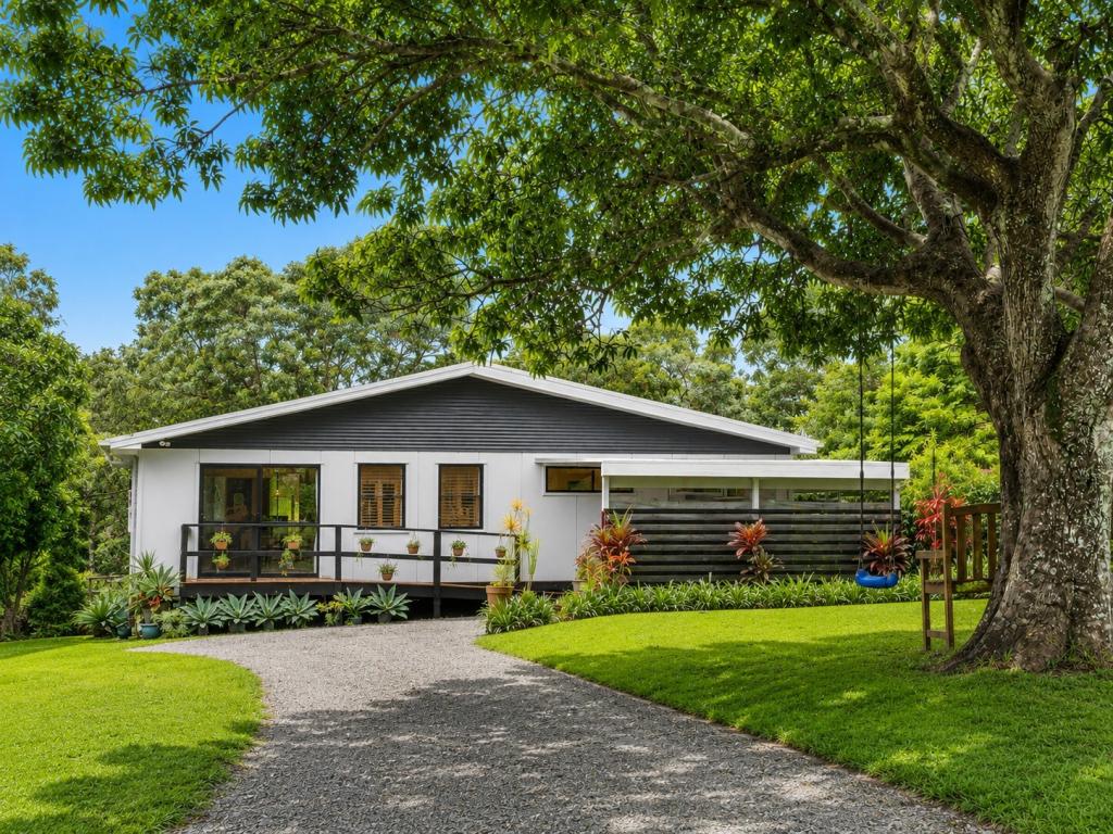 104 High Central Rd, Macleay Island, QLD 4184