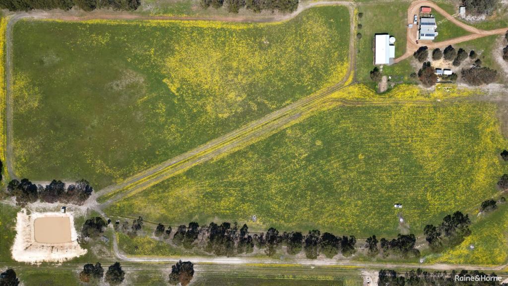 83 Cemetry Rd, Broomehill Village, WA 6318