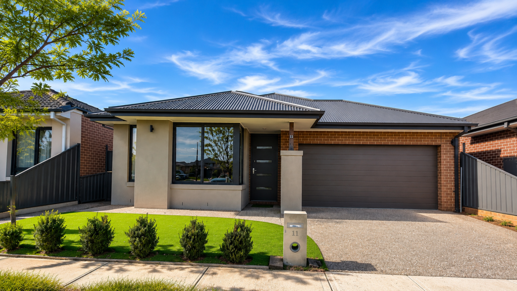 11 CASTLECRAG WAY, STRATHTULLOH, VIC 3338