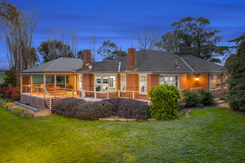 196 Spratlings Rd, Ross Creek, VIC 3351