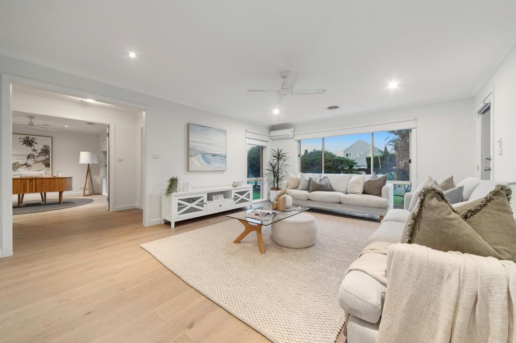 1/10 Gleneagles Ave, Mornington, VIC 3931