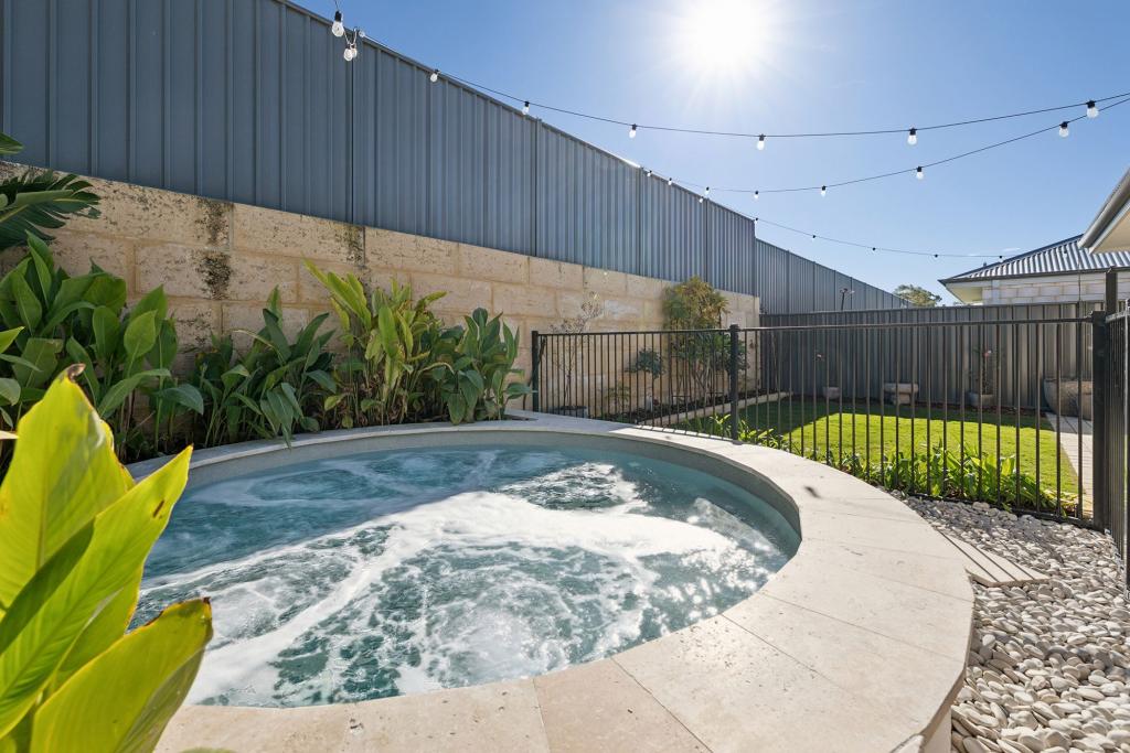 5 Outback Rd, Banksia Grove, WA 6031