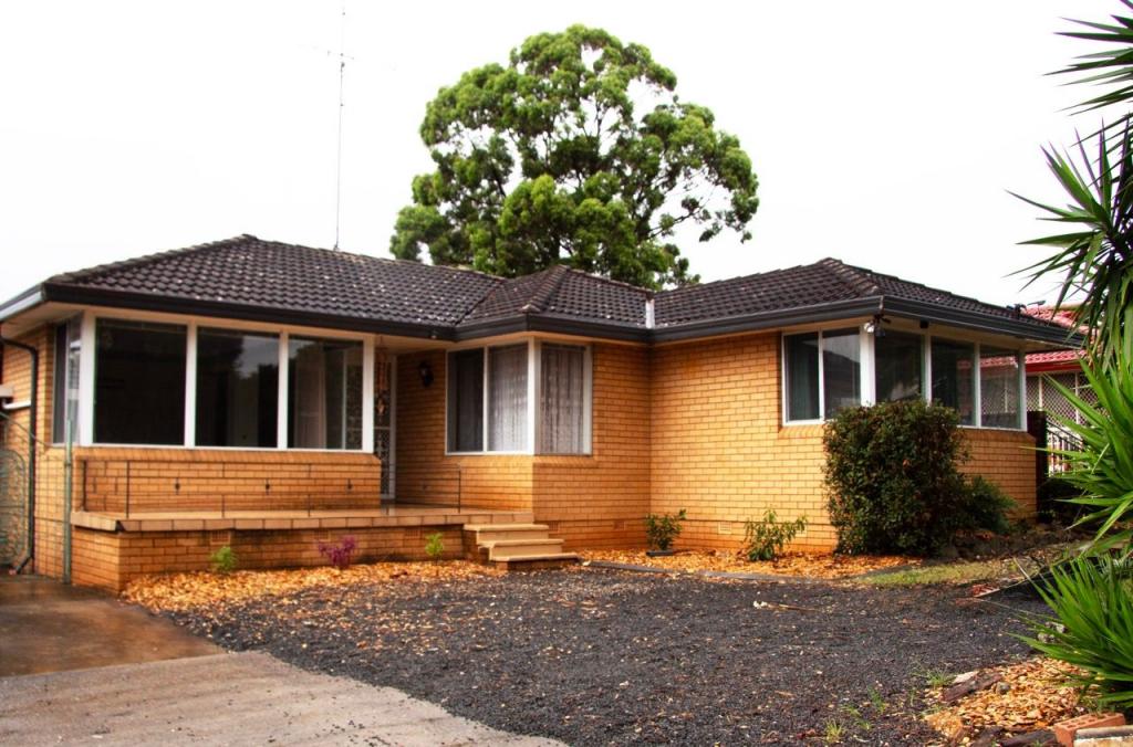 18 Hunter St, Campbelltown, NSW 2560