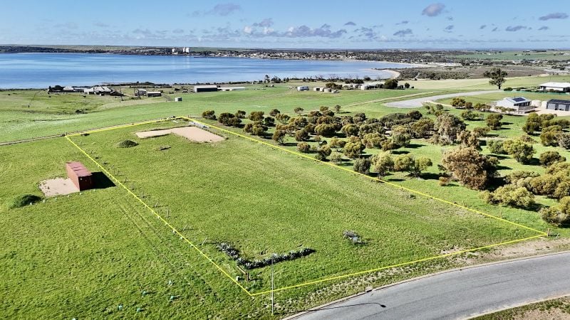 24 Kennedy Rd, Streaky Bay, SA 5680