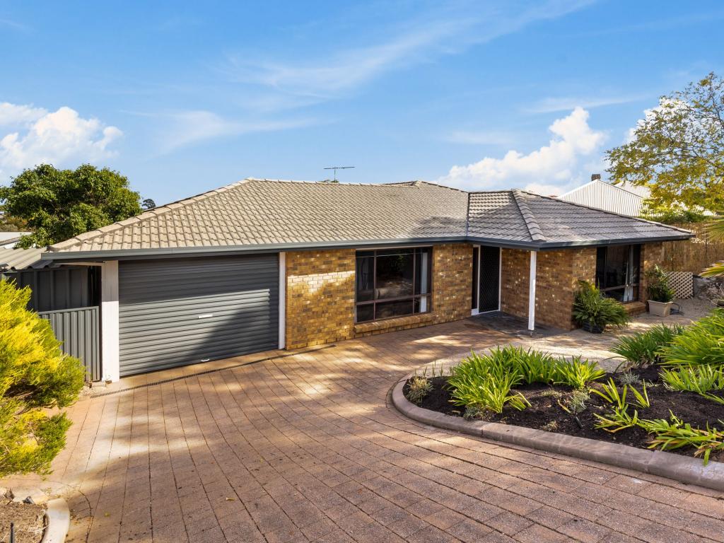 17 Aroona Rd, Hallett Cove, SA 5158