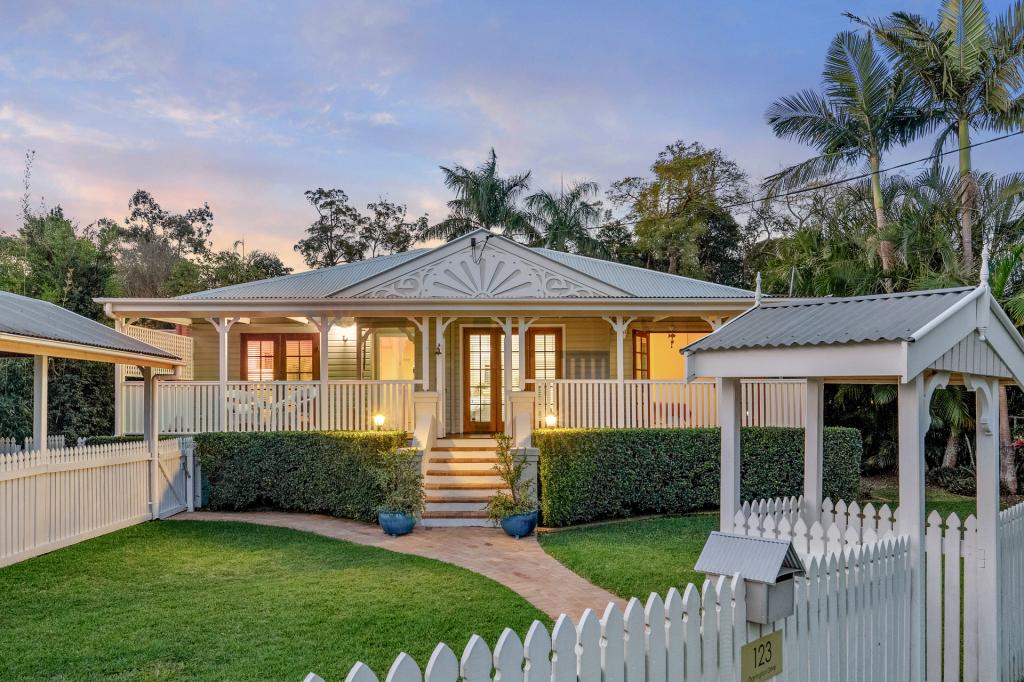 123 Dorrington Dr, Ashgrove, QLD 4060
