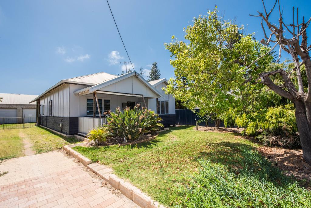 21 Burges St, Beachlands, WA 6530