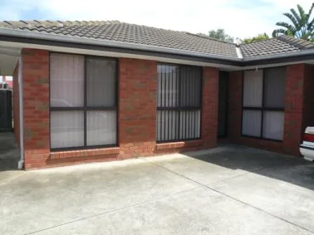 2/9 HARMON AVE, ST ALBANS, VIC 3021
