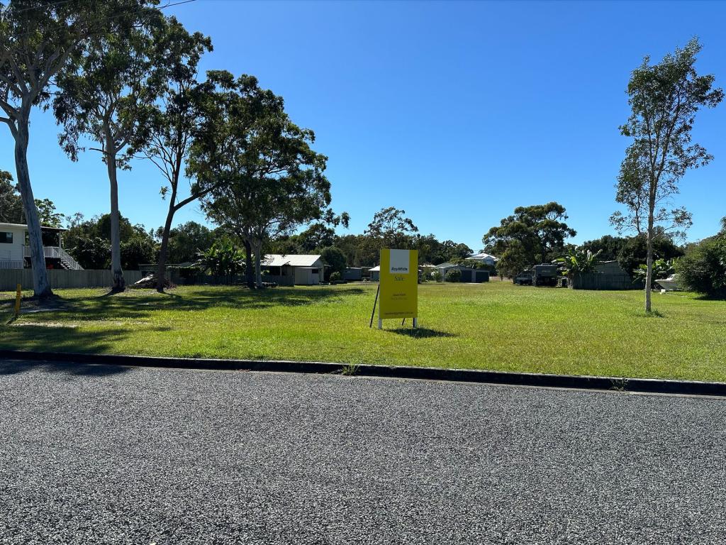 10 CHALLENGER CT, COOLOOLA COVE, QLD 4580