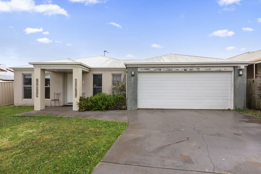 13 Ace Dr, Glenvale, QLD 4350