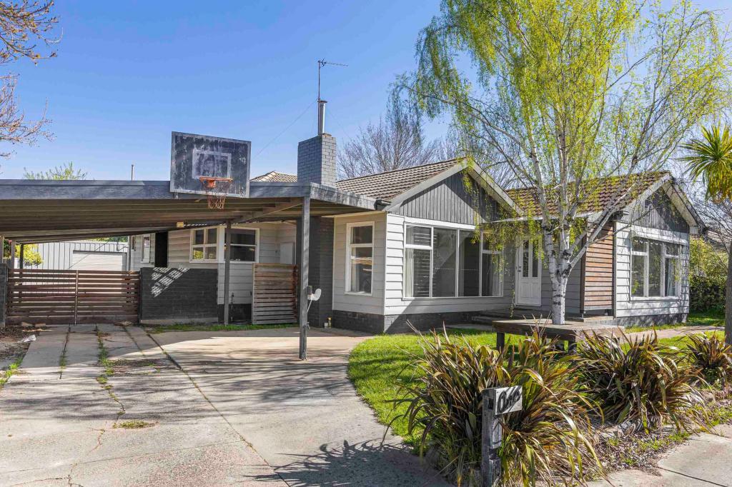 1 Leonard St, Wendouree, VIC 3355