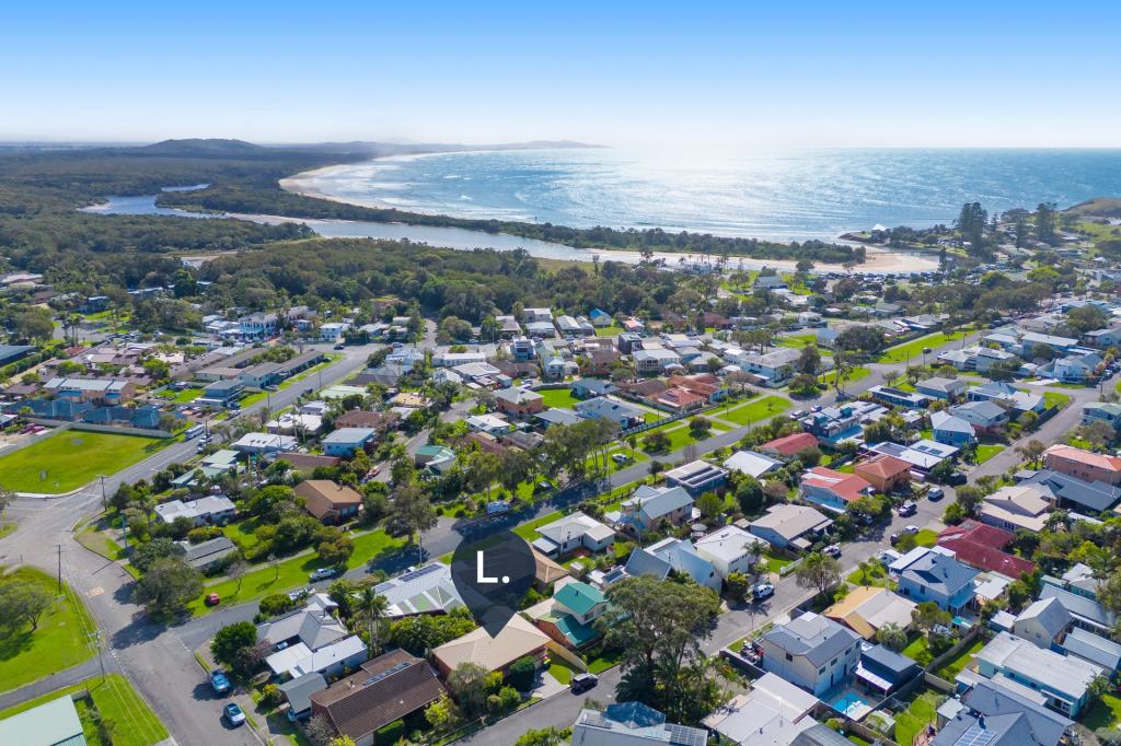 33 Hodgson St, Crescent Head, NSW 2440